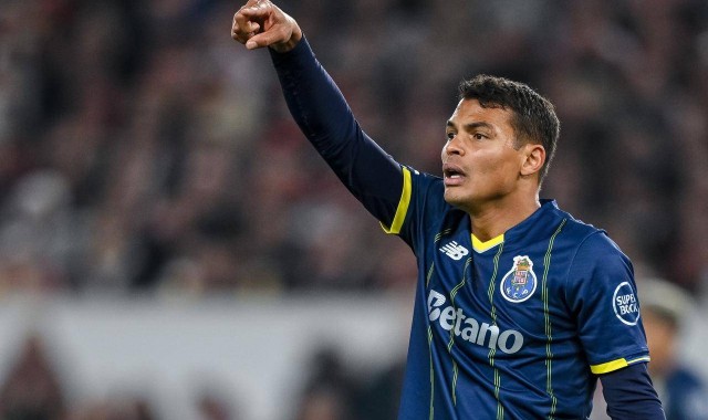 欧联：2-1击败德甲第4，穆帅争冠劲敌占先机，18岁葡萄牙新星破门