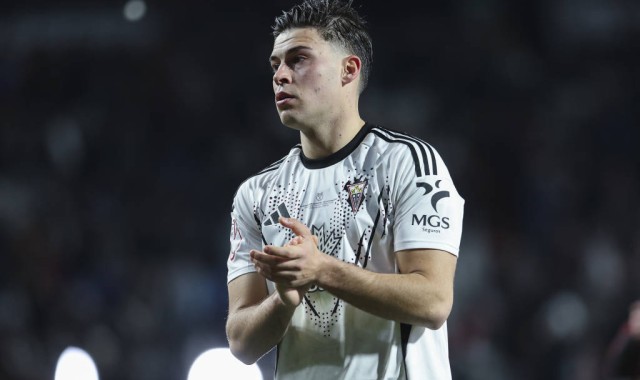 弗里克拥抱拉菲尼亚回归：吉罗纳之战巴萨能否借势回位西甲榜首？